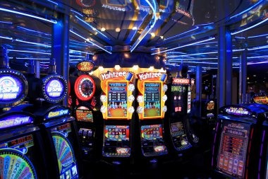 Live Sic Bo Dadu table at lancar123 with dice shaker and betting layout